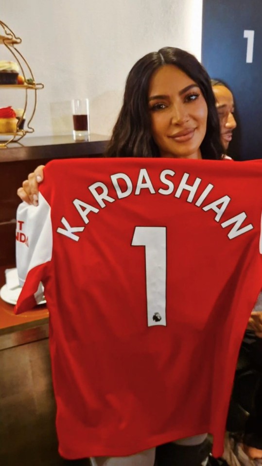 Kim K got herself an Arsenal shirt