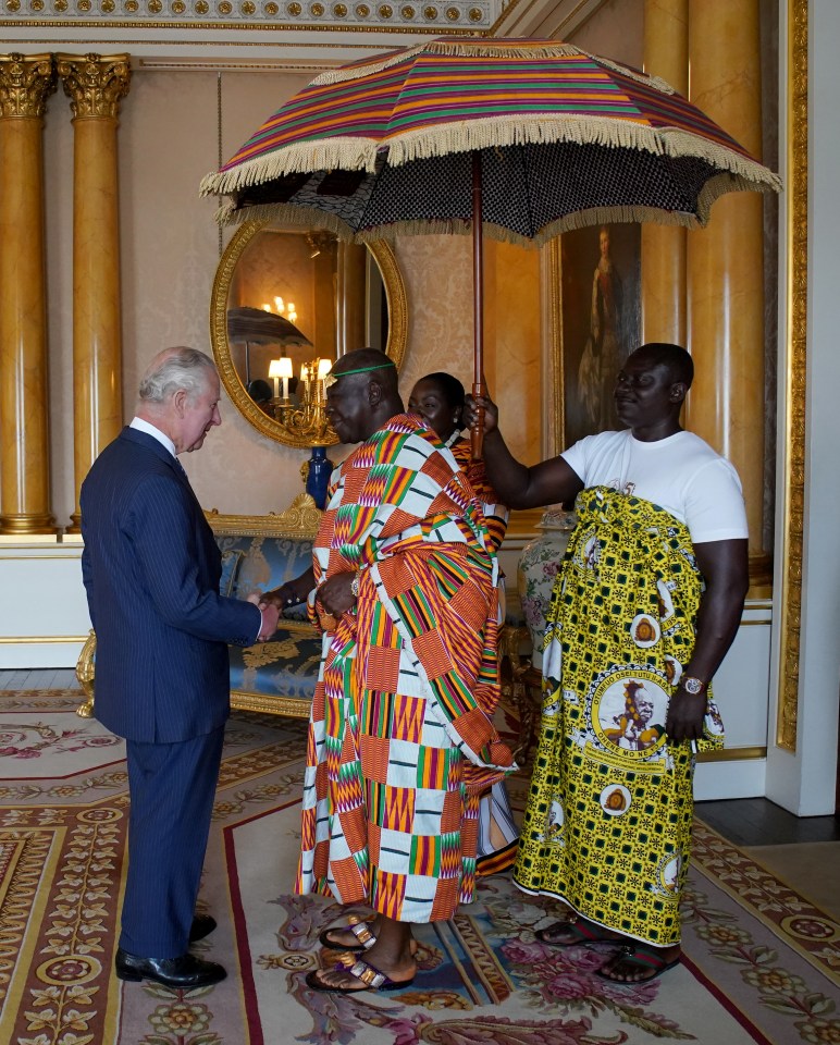 The Ashanti King, 72-year-old Otumfuo Osei Tutu II, had the multi-coloured sunblocker held over his head