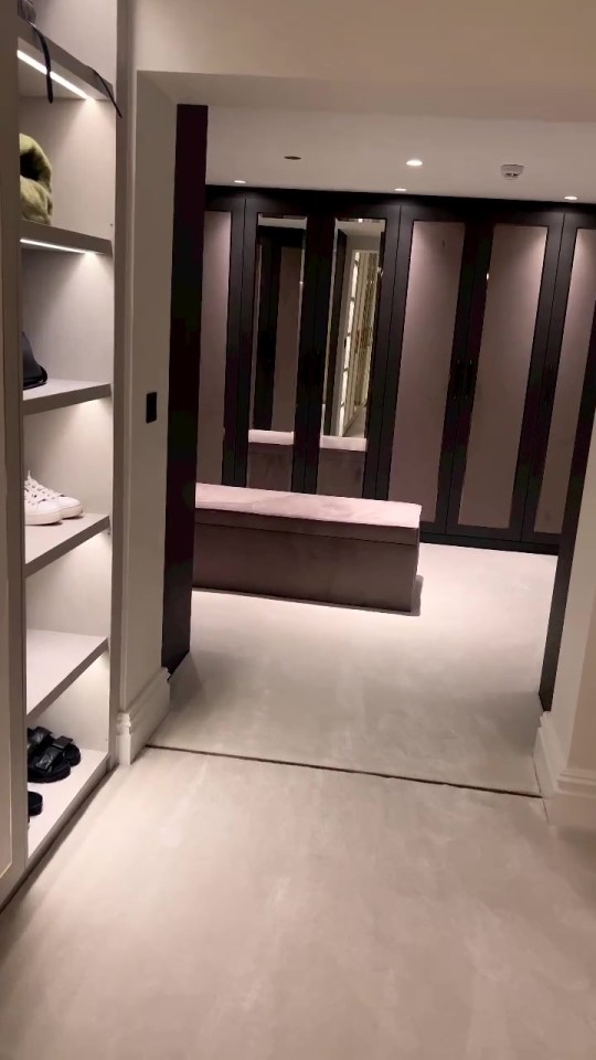 There’s an sliding door connecting the two rooms