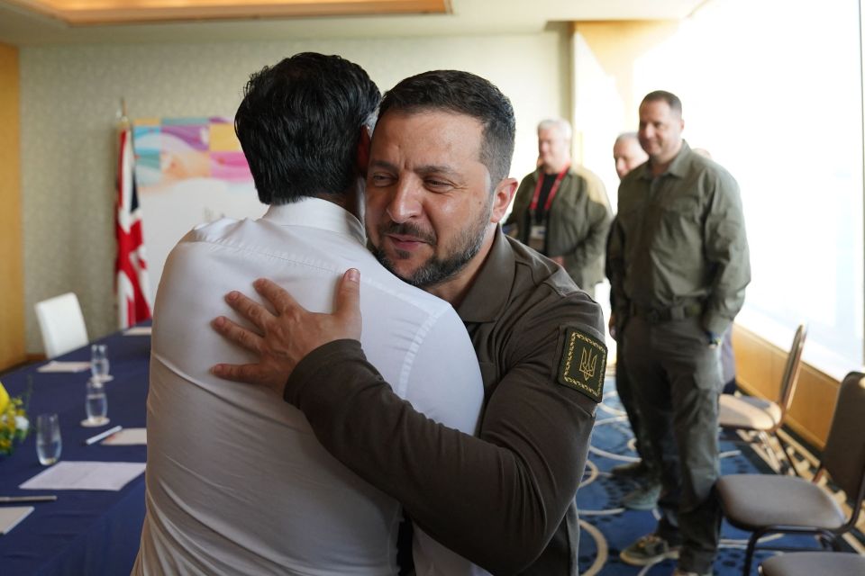 Volodymyr Zelensky embraces Rishi Sunak as they meet at the G7