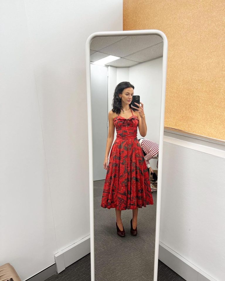 The star wowed in a red sweetheart vintage style dress with a pair of black v shape heeled shoes