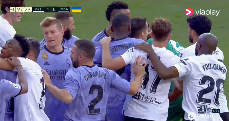 Hugo Duro was somehow not sent off for putting Vinicius Jr in a headlock