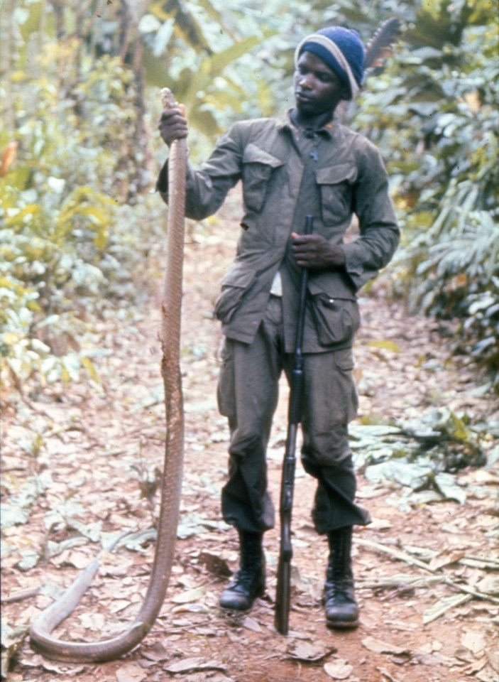 A member of the National Guard of Panamá "with his lunch"