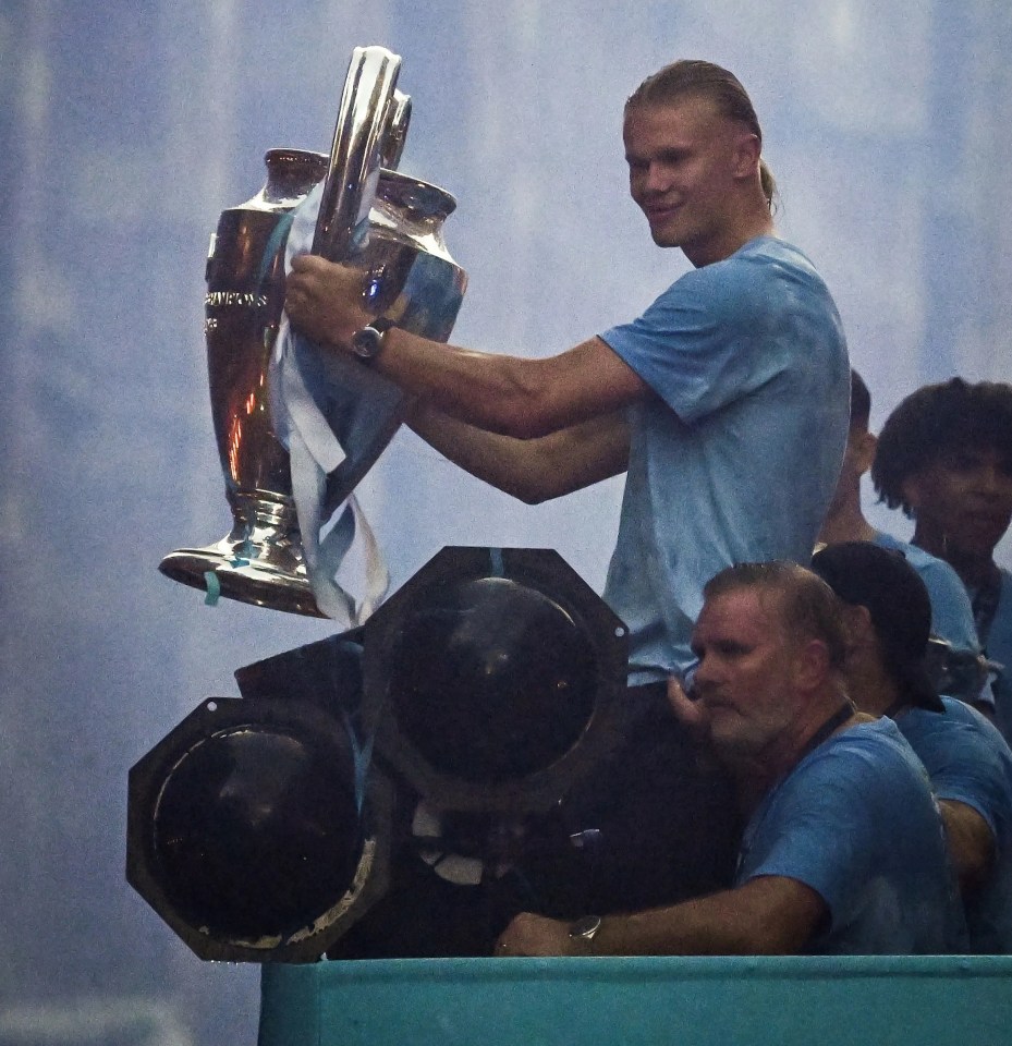 Haaland holding up the Champions League trophy