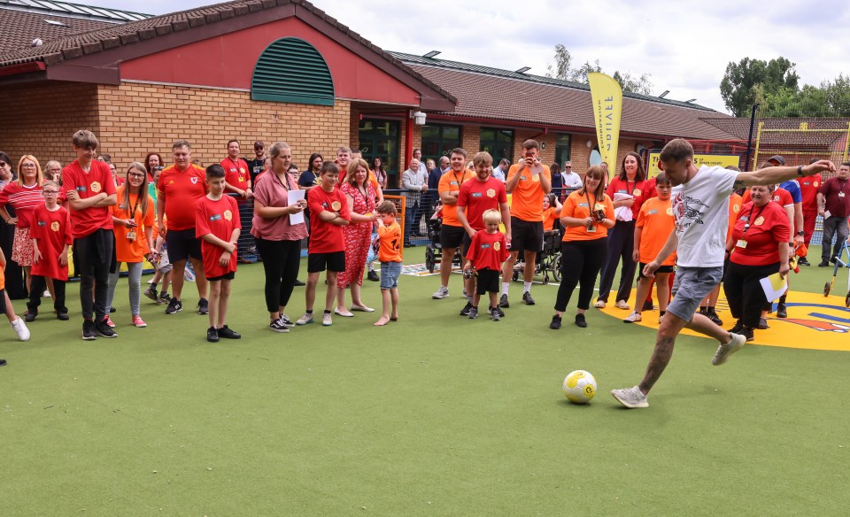 The Wales skipper showed off his skills for local kids