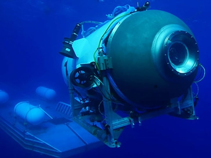 OceanGate’s submersible can carry five people down to the wreckage