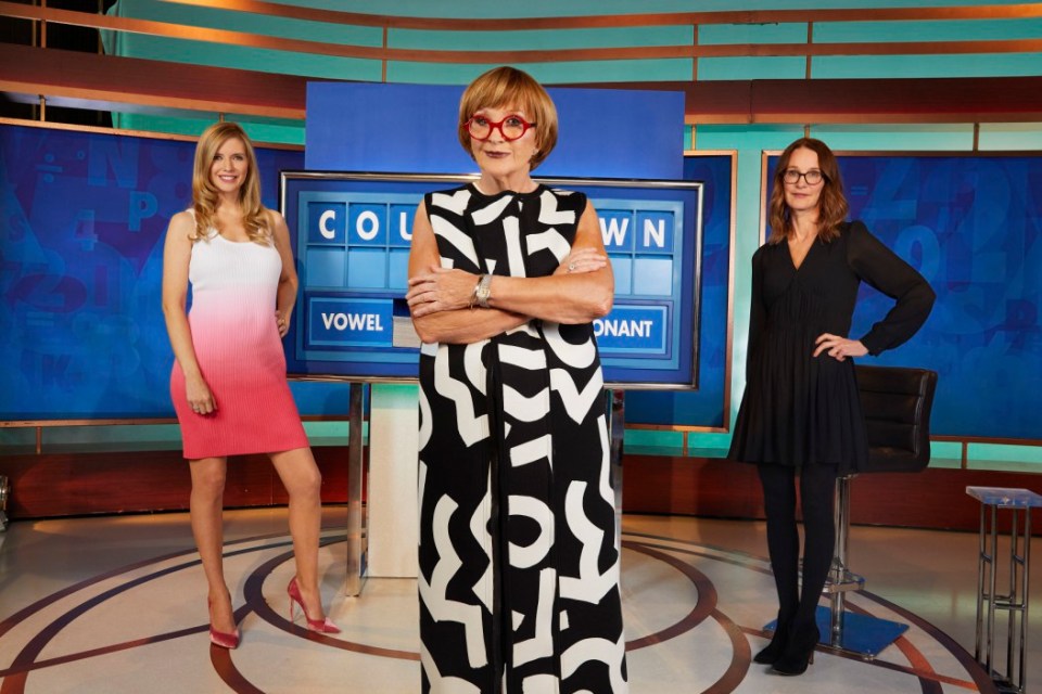 Host Anne Robinson arrival on the show made it an all female team with Rachel Riley and Susie Dent