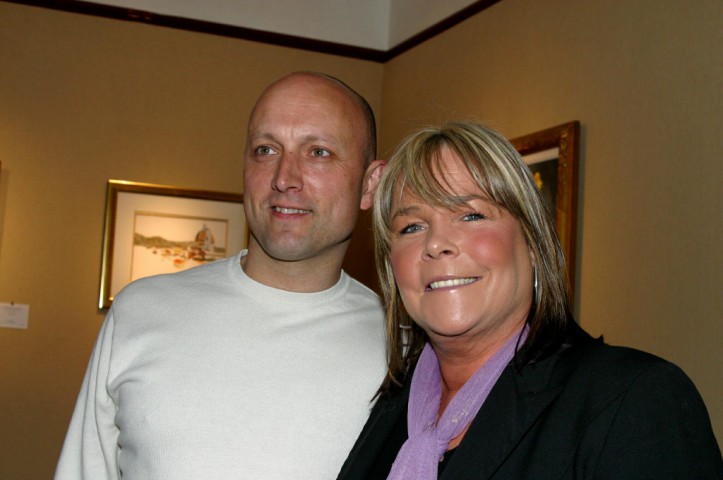 Times Digital Picture by Alan Weller, 5,4,05. Singer Tony Bennett gives an exhibition of his Watercolours at the Catto Gallery, Hampstead, London. Pictured Linda Robson and her husband.