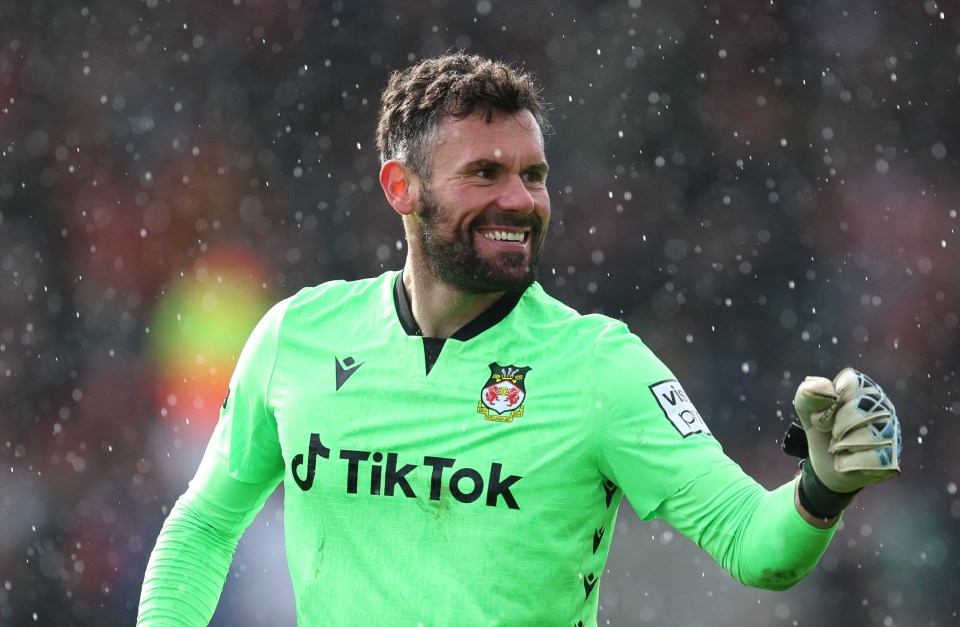 Ben Foster has penned a one-year deal with Wrexham