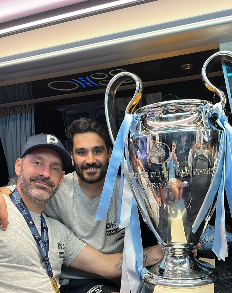 Ilkay Gundogan and Scott Carson were all smiles as the trophy made it’s way back to the team hotel