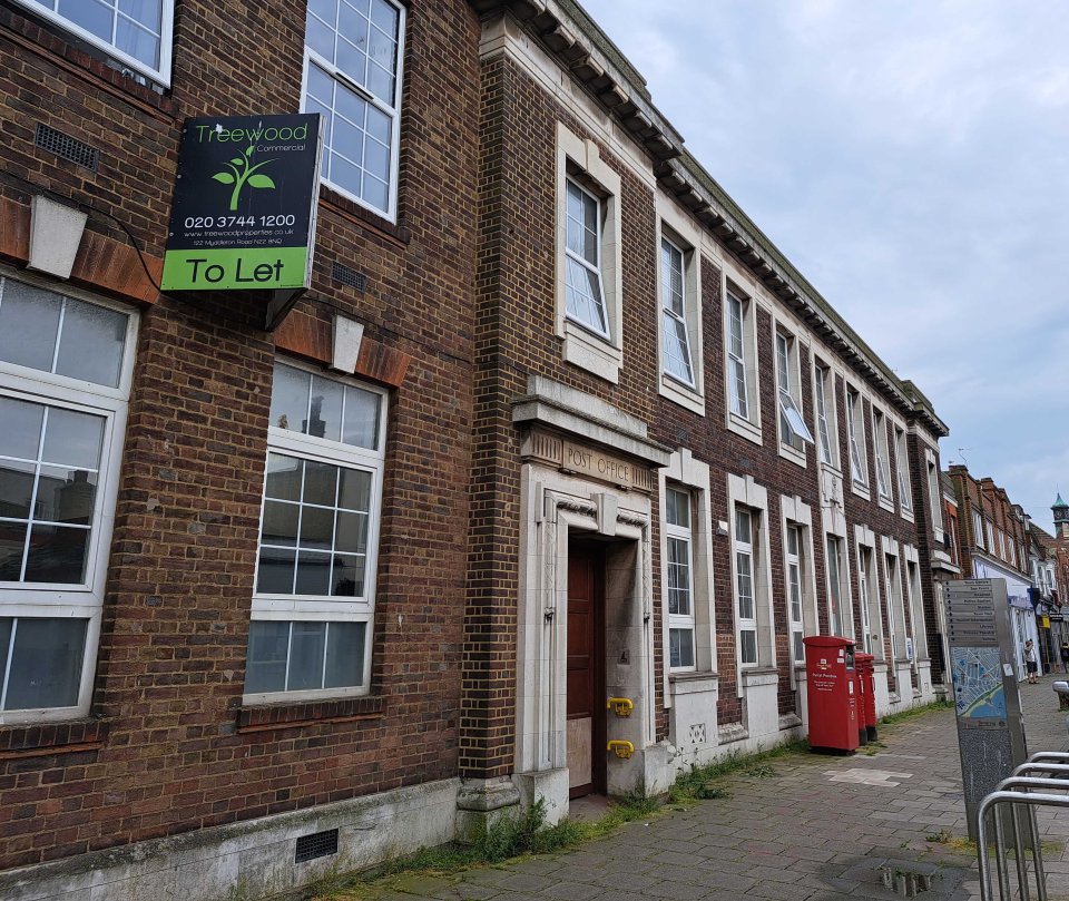 The town's Post Office closed in 2019 and was converted into flats