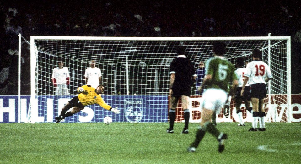 England drew with Ireland in their first group match at the ground 33 years ago