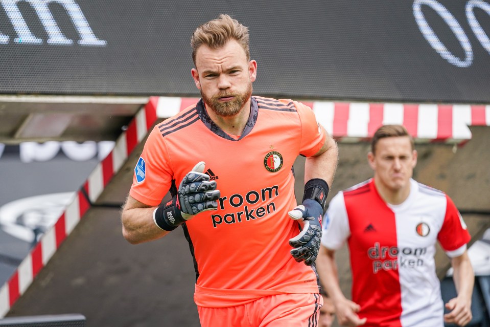 The ex-Feyenoord goalie received the bite during a family trip to the zoo