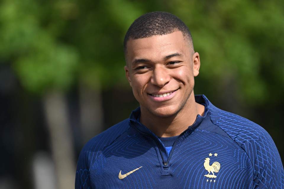 Kylian Mbappe has informed Paris Saint-Germain he won't renew his contract