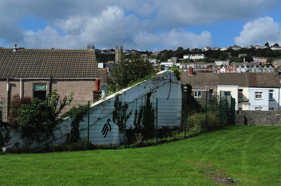 A wall of the ground that remains intact