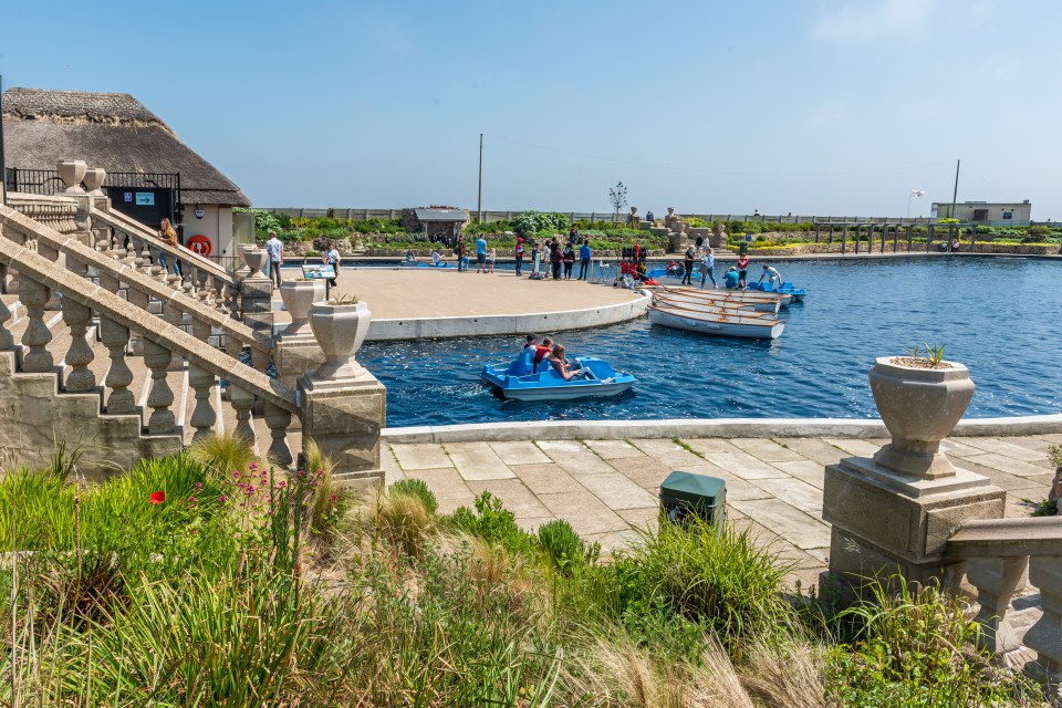 Boating on the Lake/Venetian Waterways is ideal for competitive families who want an enjoyable race