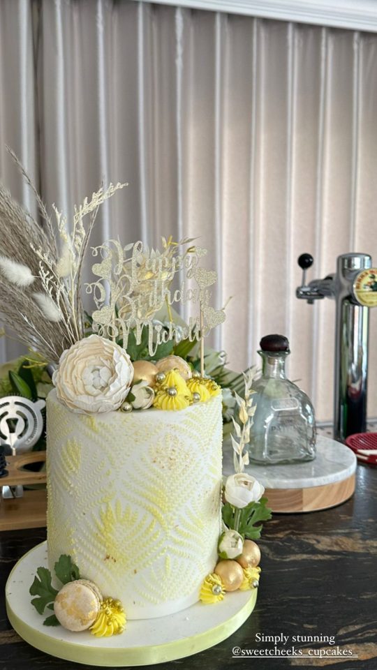 The soap star's cake followed a yellow theme