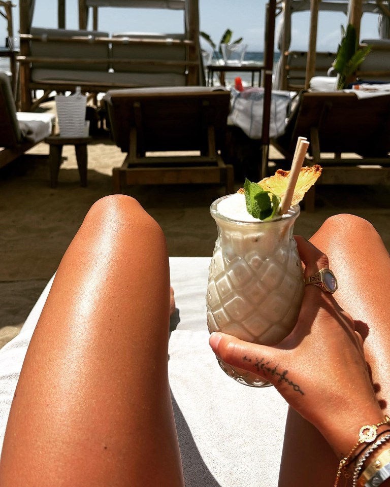 Megan also flaunted her toned legs while enjoying a cocktail