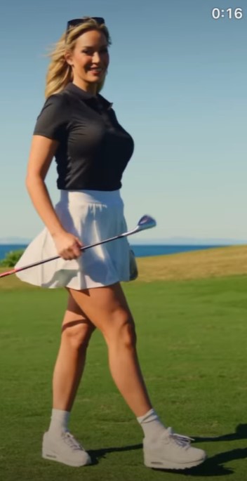 Paige Spiranac remains the original golf stunner