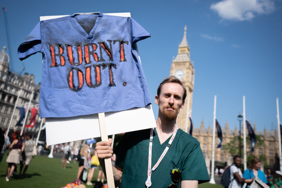 Consultants can earn £2,000 a day covering for junior doctor strikes