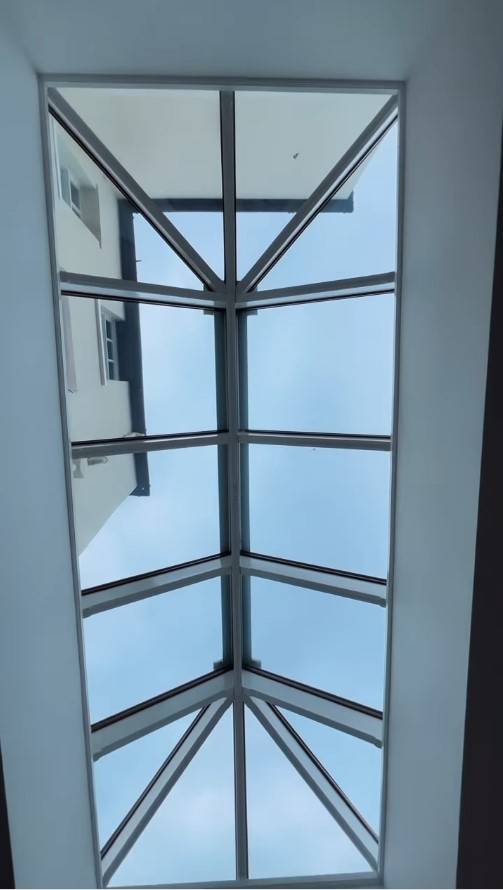 Lydia showed off a chic skylight too