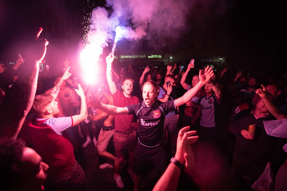 Fans celebrated their 2-1 win over Fiorentina