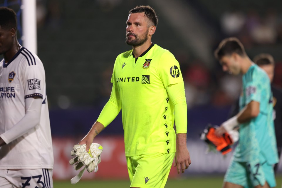 Ben Foster played peacemaker after Man Utd’s 3-1 defeat to Wrexham