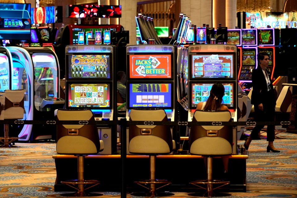 There are more than 1,000 slot machines in the hotel’s casino