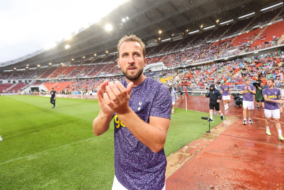 Kane, 29, claps to fans after Spurs' clash with Leicester was called off