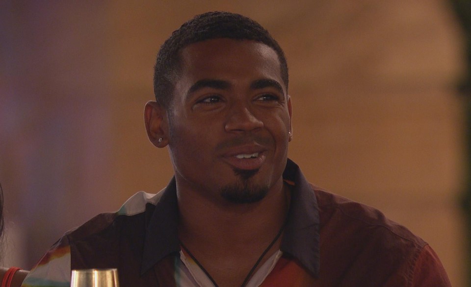 Tyrique calls out Lochan for sharing a private chat between the boys with Whitney