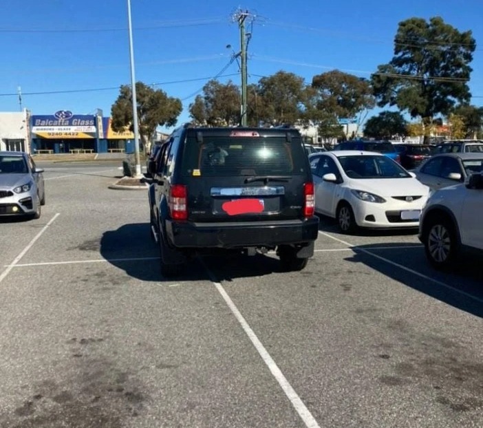 A driver claims that they found savage notes slapped on their windscreen after parking their Jeep across four spaces