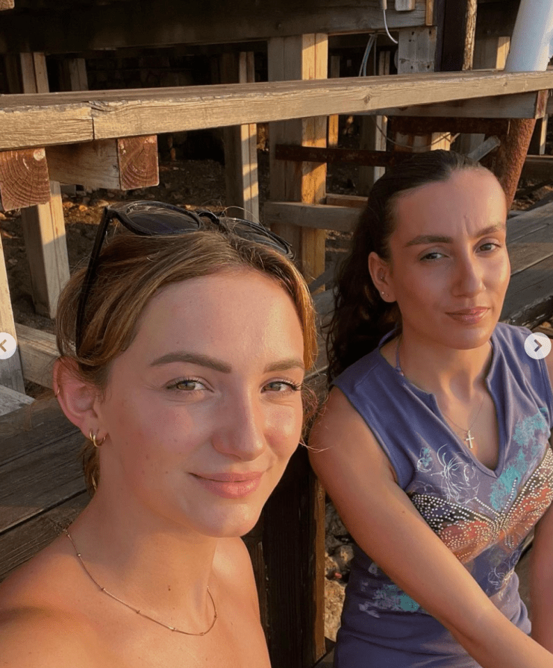 Rosie posed make-up free as she soaked up the sun with a pal