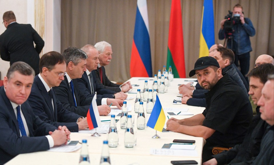 Fomin pictured in the left row at a Russian State Duma meeting