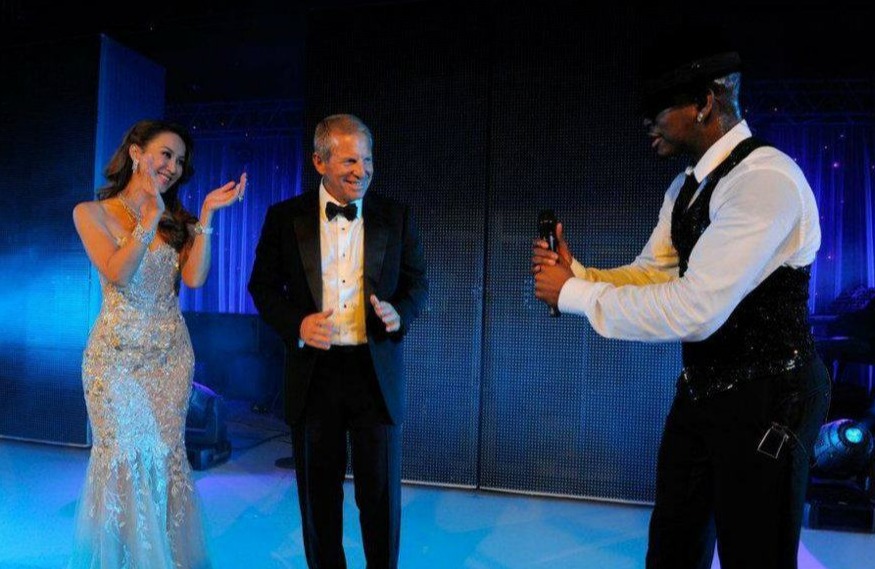 Ne-Yo also sang at the star-studded bash