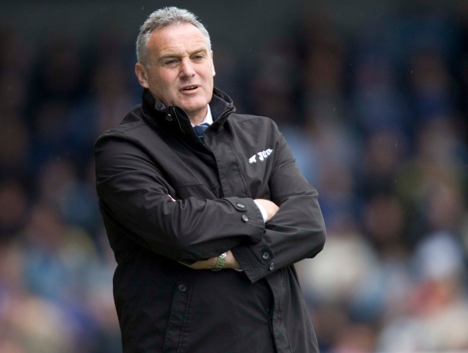 Dave Jones says he wanted the star to snub Arsenal for Man Utd