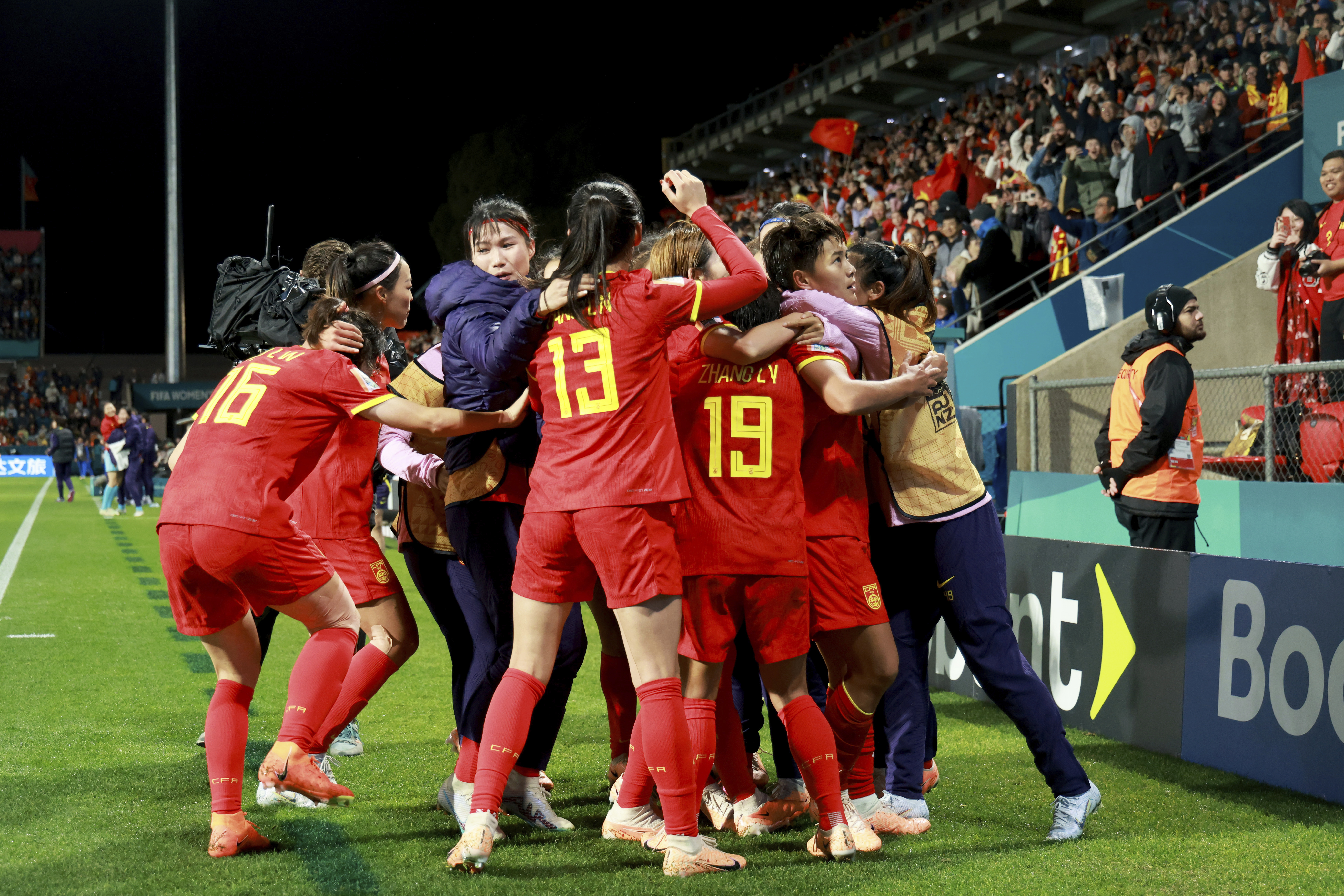 China secured a 1-0 win to give themselves a chance of reaching the knockouts