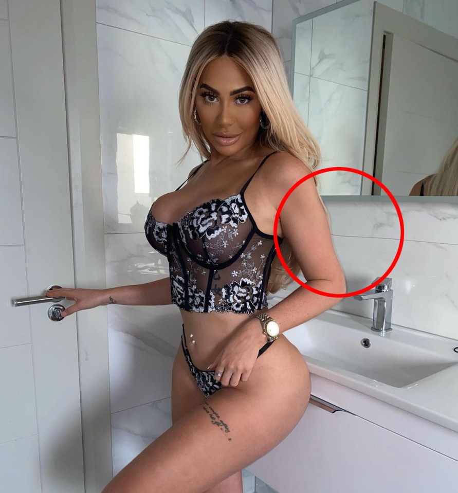 Her fans have demanded that she stop photoshopping her social media snaps