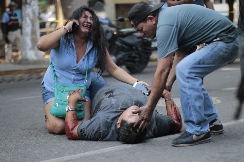 Relatives help a wounded man caught up in a cartel shooting in Acapulco’s tourist area in 2016