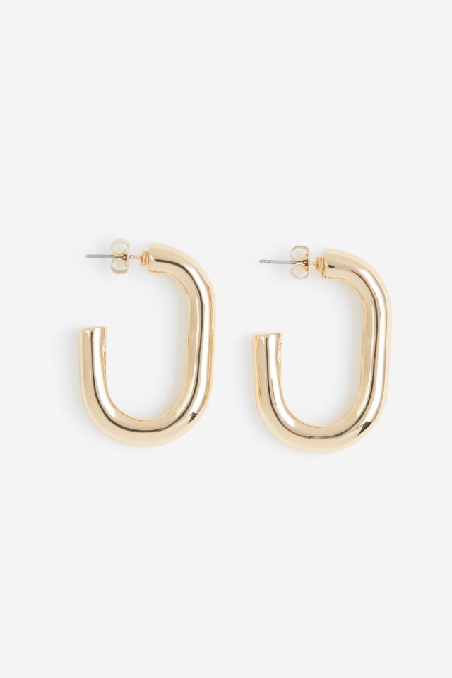 These earrings are a modern take on the classic gold hoop