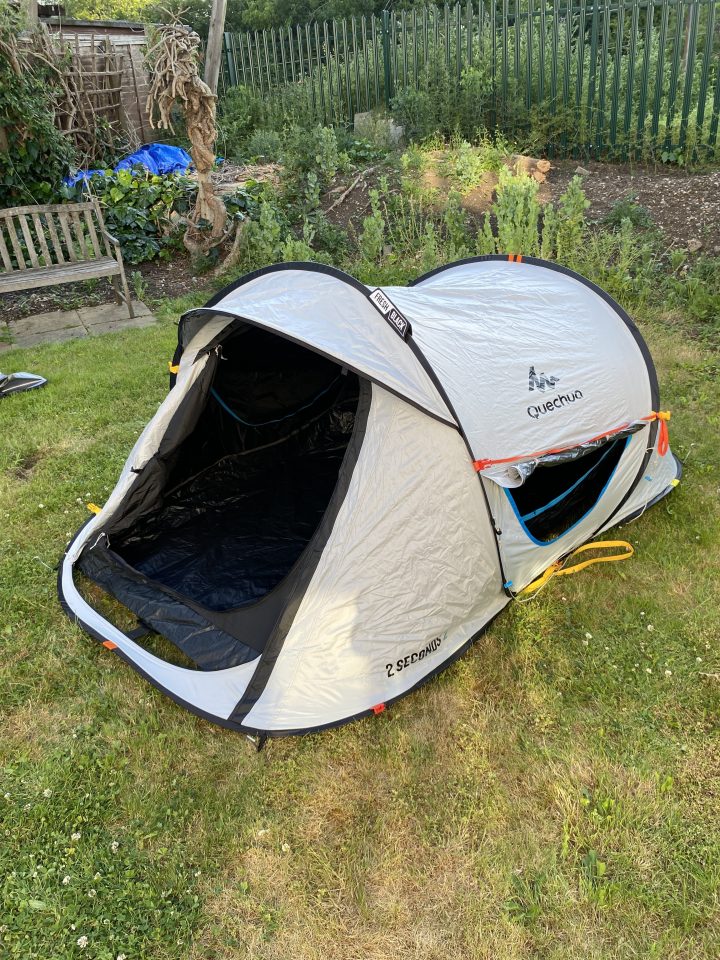 a quechua tent is sitting in the grass