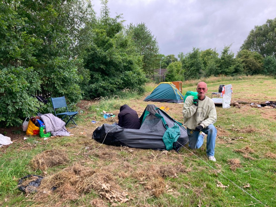 Simon, 42, now lives in a tent after losing everything to his monkey dust addiction