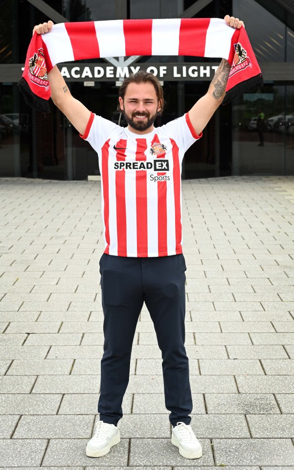 Dack has signed for Sunderland on an initial one-year deal