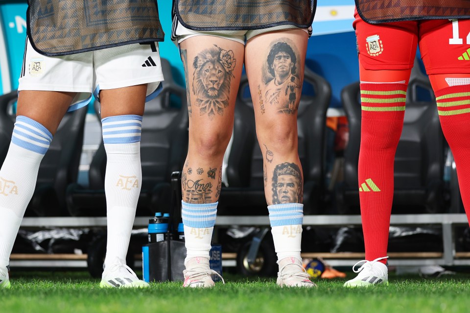 The attacker has both the faces of Cristiano Ronaldo and Diego Maradona on her leg