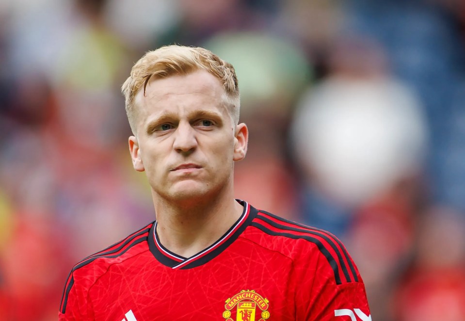 Manchester United hope to sell Donny van de Beek to Real Sociedad this week