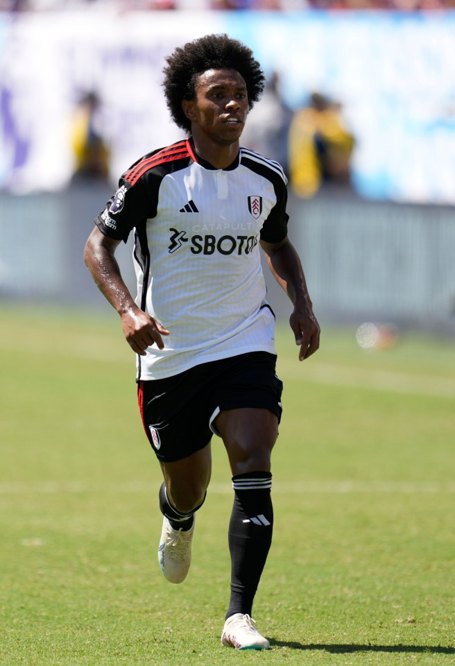 Fulham show Spurs how to do it with a phenomenal white home kit – the varying red and white shoulder stripes is a nice touch