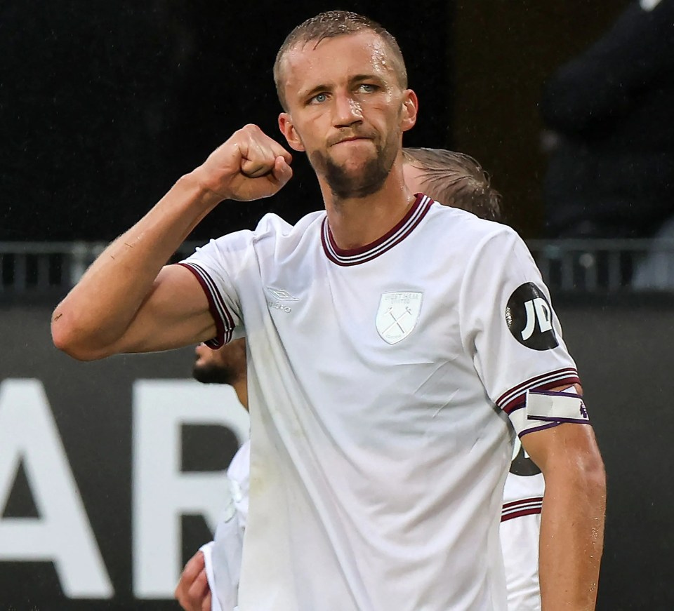 They more than make up for it with this belter of an away kit – the white-out crest and branding plus claret trim ooze class