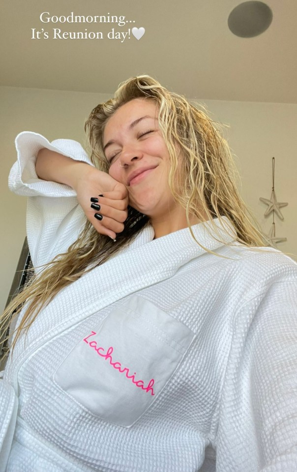 Molly Marsh posed in boyfriend Zachariah Noble’s dressing gown ahead of tonight’s explosive reunion show