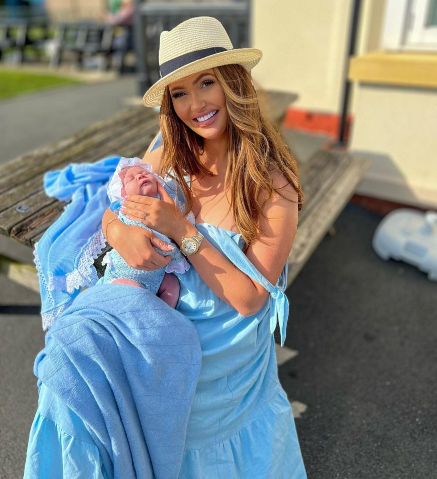 Charlotte Dawson returned to social media after getting another call off social services