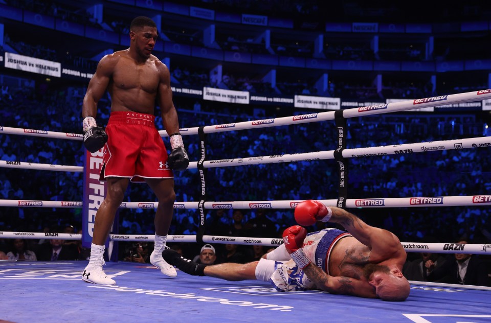 Anthony Joshua knocked out s Robert Helenius in round seven