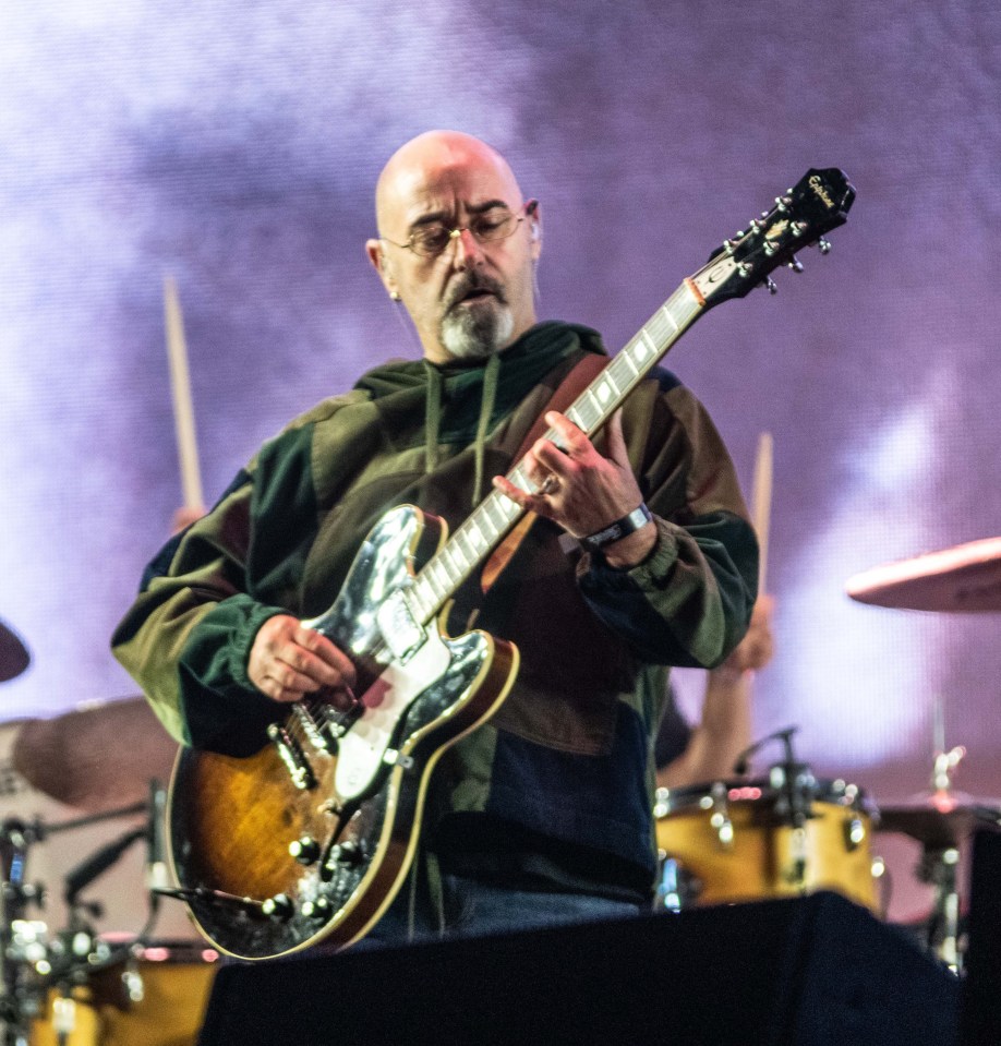 Ex-footie star Wayne was watching Liam Gallaher play, where former Oasis guitarist Paul Arthurs, also known as Bonehead, made his music comeback